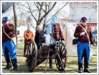 Váci nyargaló tüzérek Csepelen