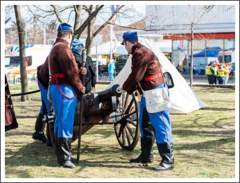 Váci nyargaló tüzérek Csepelen