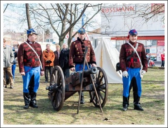 Váci nyargaló tüzérek Csepelen