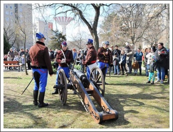 Váci nyargaló tüzérek Csepelen