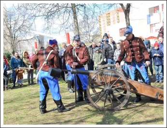 Váci nyargaló tüzérek Csepelen