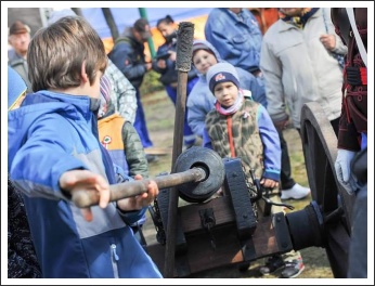 Váci nyargaló tüzérek Csepelen