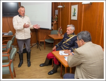 A MHKHSZ Lovasság küllemi és alaki minősítője - fotó: Pető István