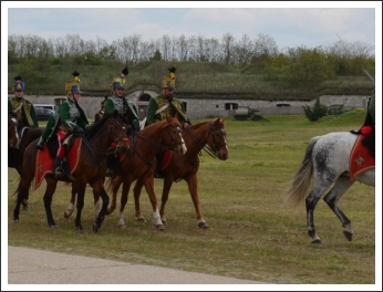Kiképzés és hadijáték Komáromban (forrás: 2. Honvéd Zászlóalj)